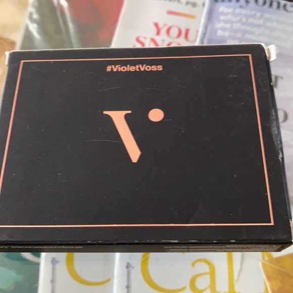 Violet Voss 6 color eye shadow - Picture 7 of 10